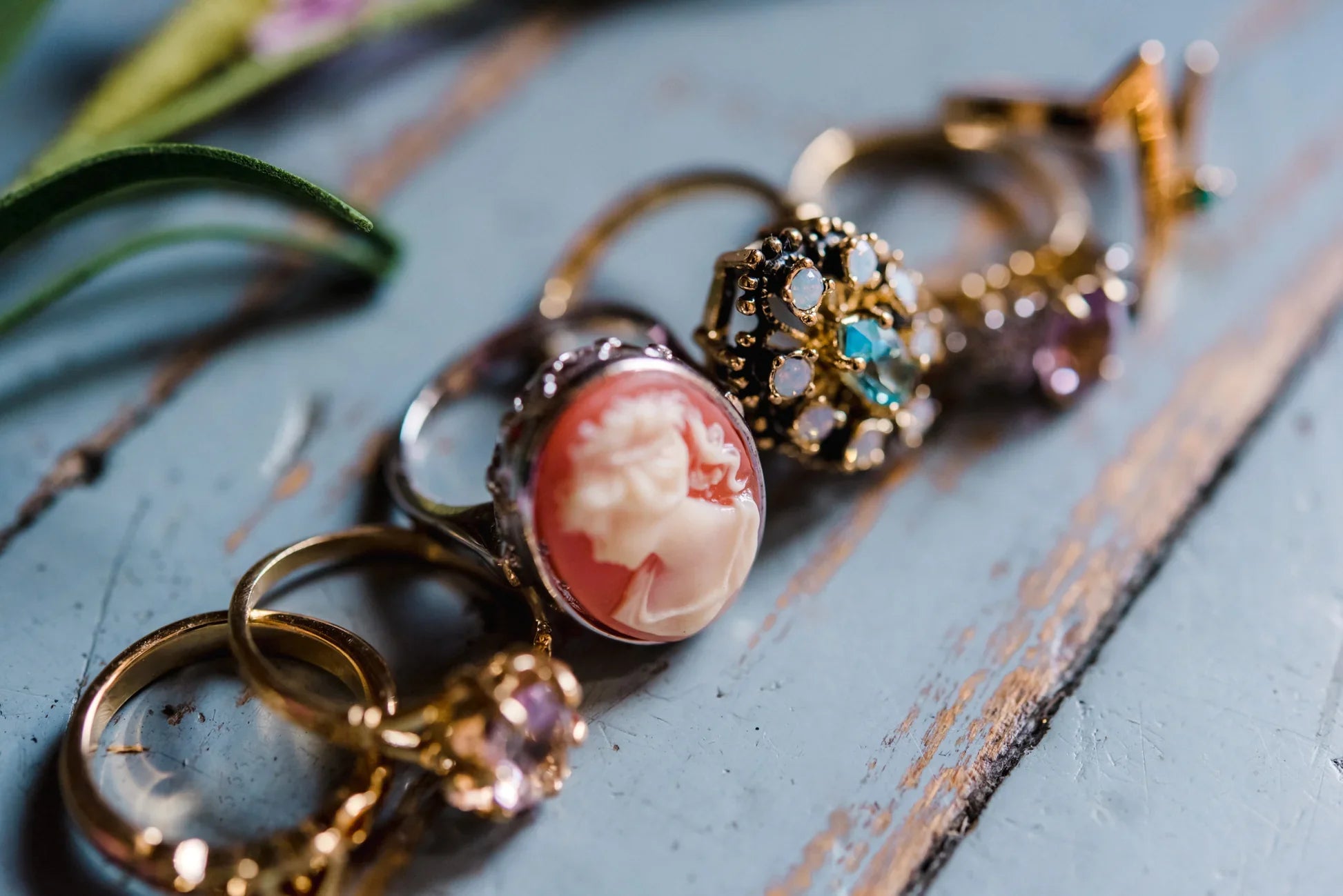 Mix Vintage and Modern Jewelry Like a Pro - The Perfect Blend of Past and Present