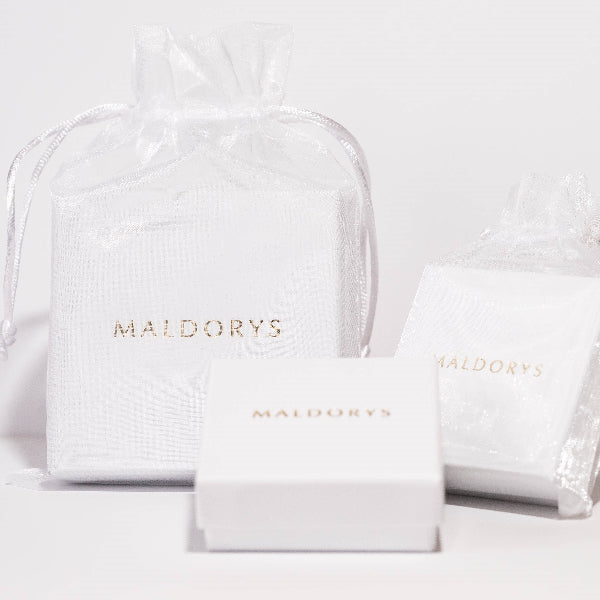 White pouches with 'Maldorys' branding on a white background