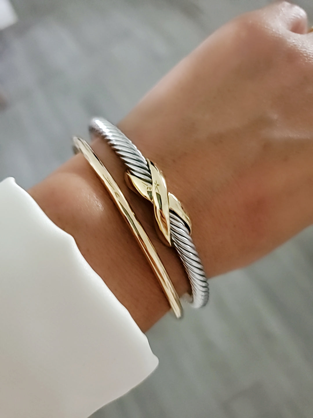 Chic X‑Pattern 18k Gold-Filled Bangle Bracelet - Odds & Ends Novelties