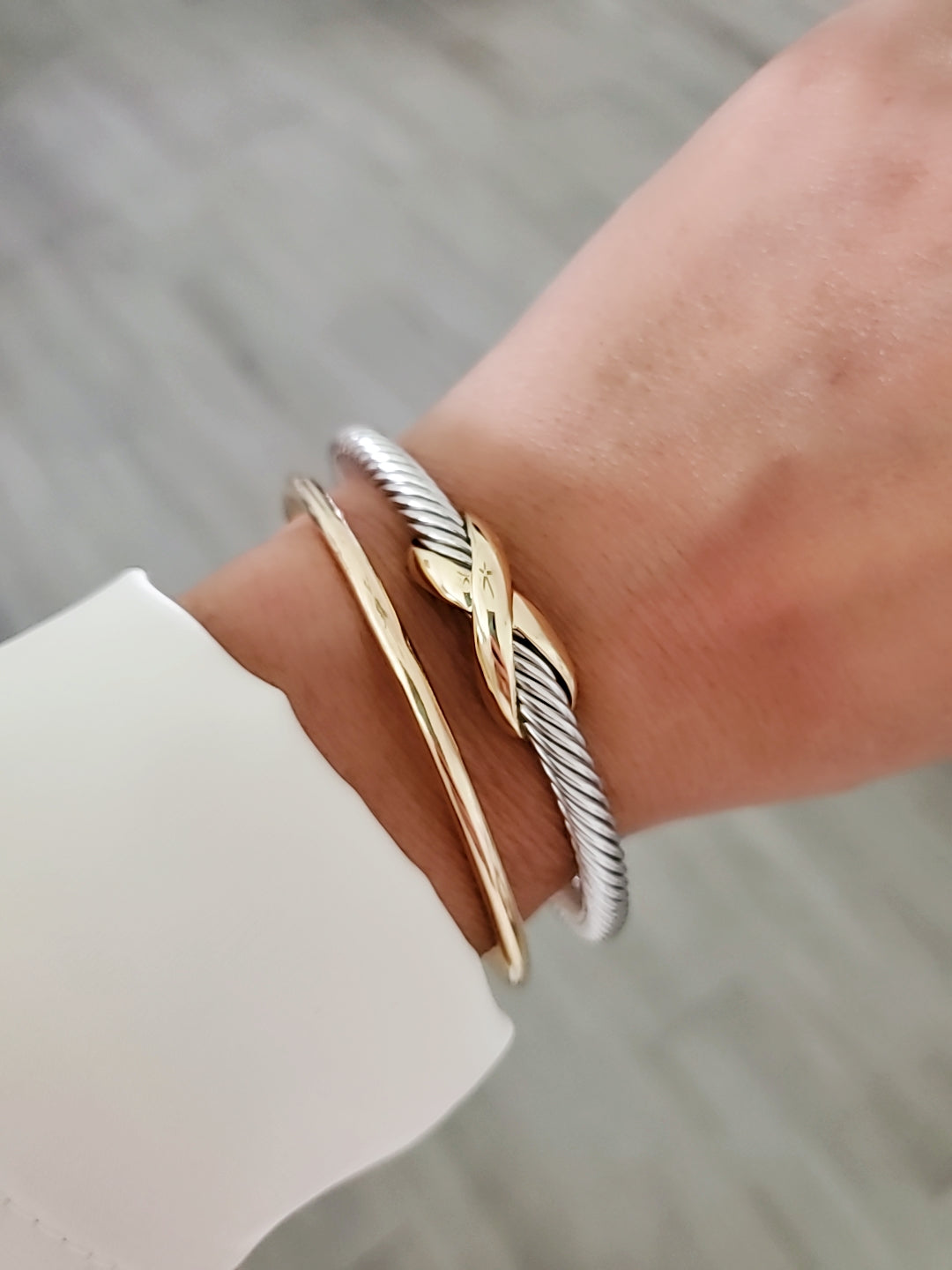 Chic X‑Pattern 18k Gold-Filled Bangle Bracelet - Odds & Ends Novelties